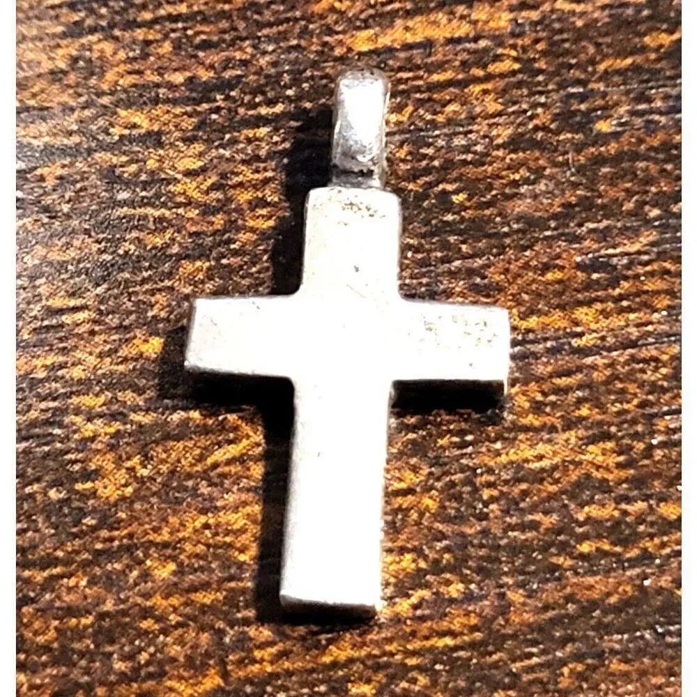 Strerling Silver Cross Pendant Necklace 1in